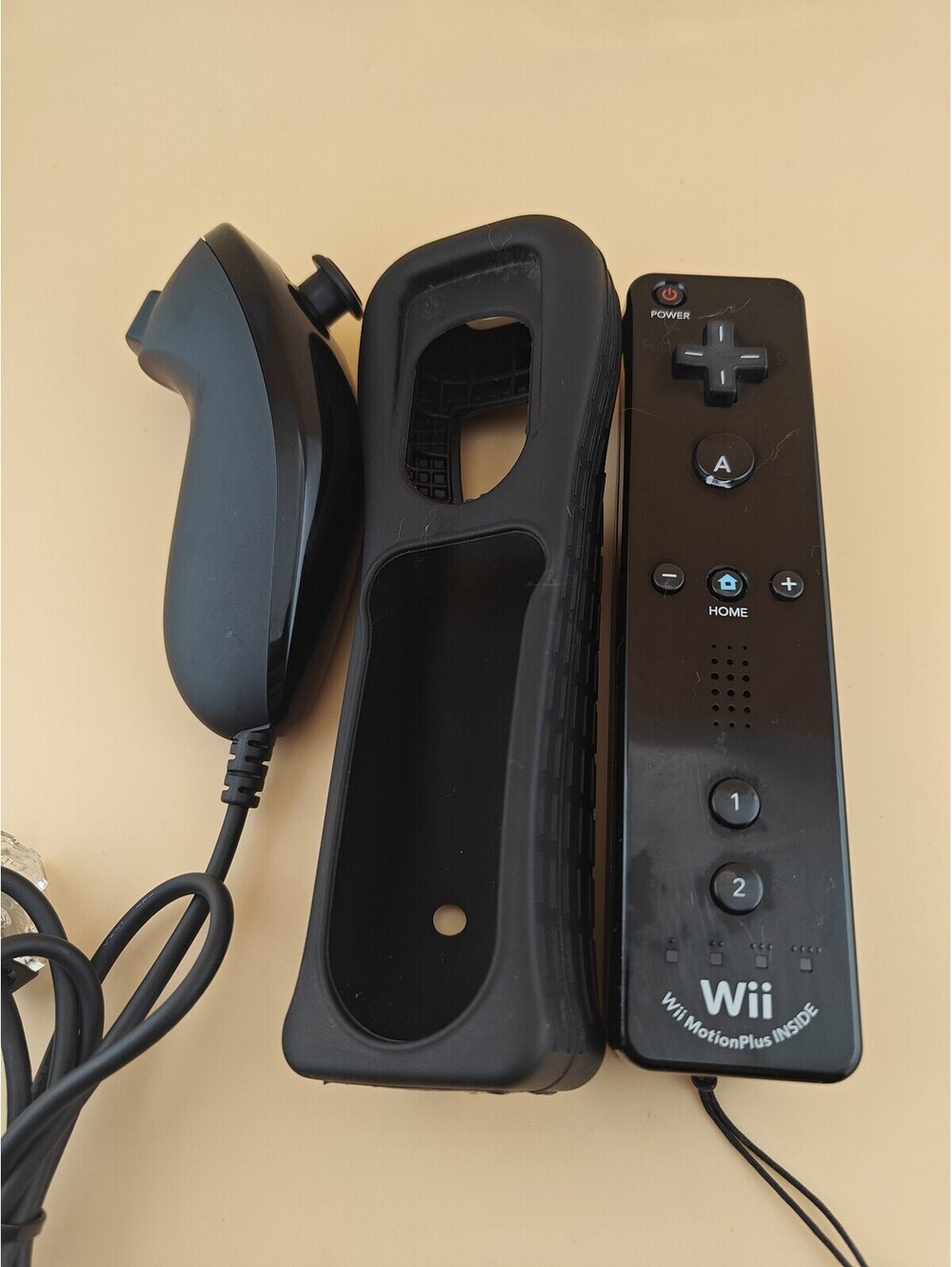 Nintendo Wii Remote MotionPlus Black with Silicone Sleeve Nunchuk No Battery Cov